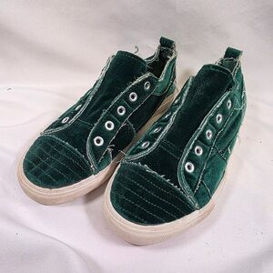 Corkys Women's Babalu Green Velvet Slip-On Sneakers Size 8